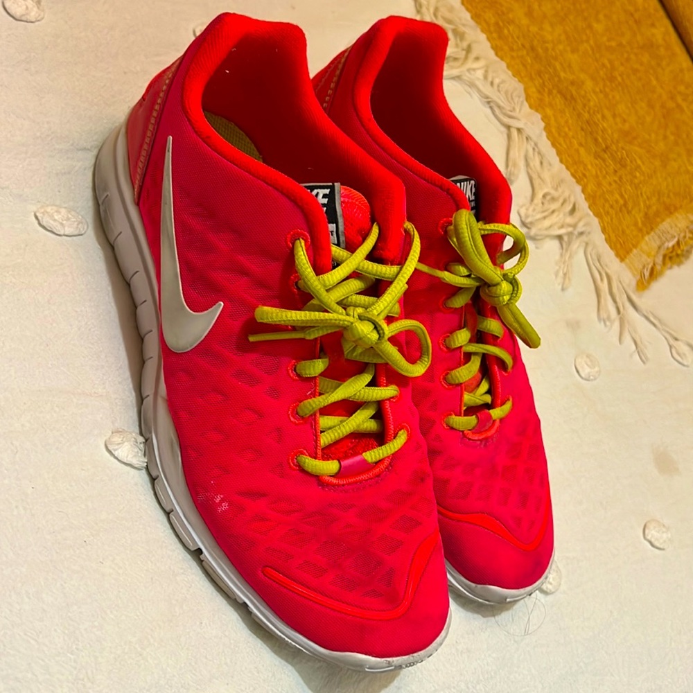 Nike tennis shoes
